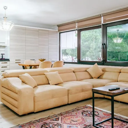 Apartment Luminous Flat 9 Min To Istmarina Mall